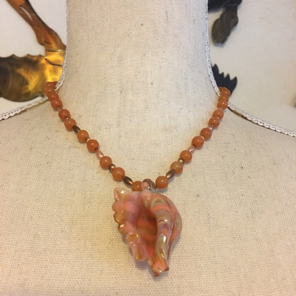 Vintage glass shell pendant peach jade necklace - Picture 2 of 8